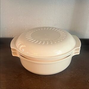 Tupperware stack cooker 1 3/4 quarts